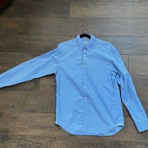 Long sleeve casual button down shirt